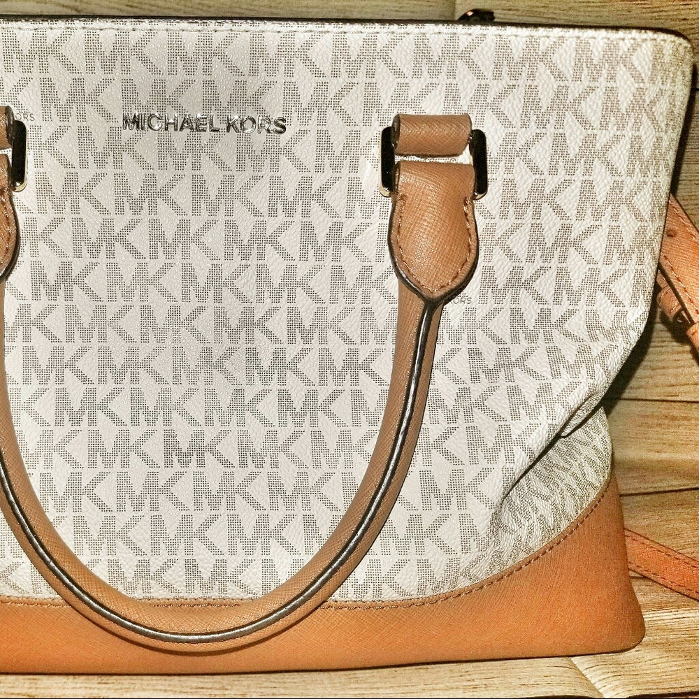 *Sold* Michael Kors Purse - Picture 1 of 4